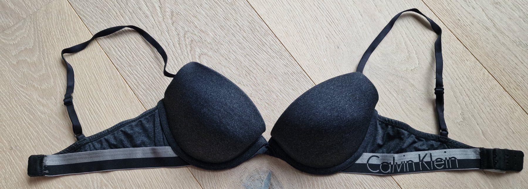 Calvin Klein Altra biancheria intima: Push Up BH Calvin Klein grau Gr. 70C – Usato da Nebikon venduto da Japostyle 1