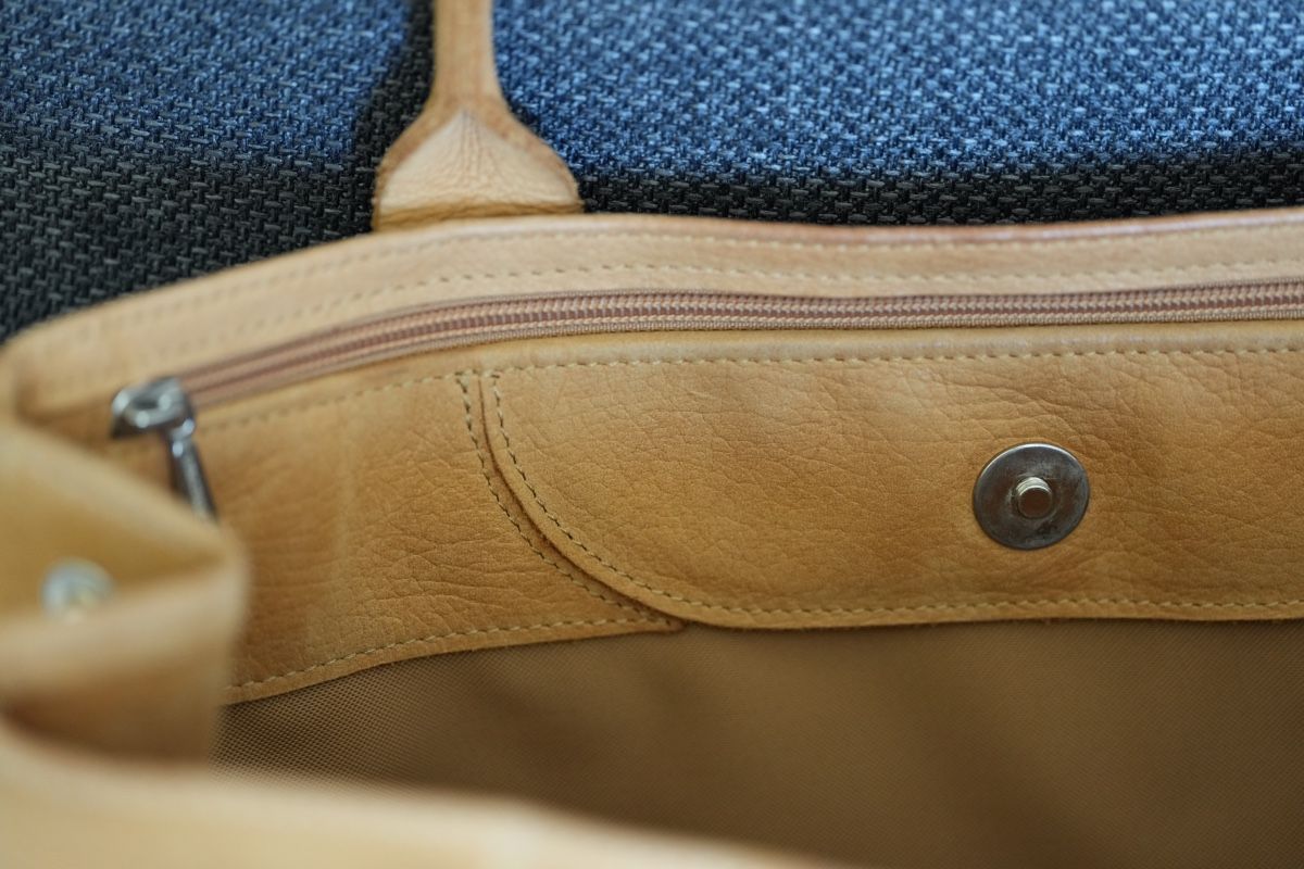 Longchamp Taschen für Damen: Longchamp Echtleder Tasche wenig gebraucht – Gebraucht aus Rüti ZH von ors_9ggw 2