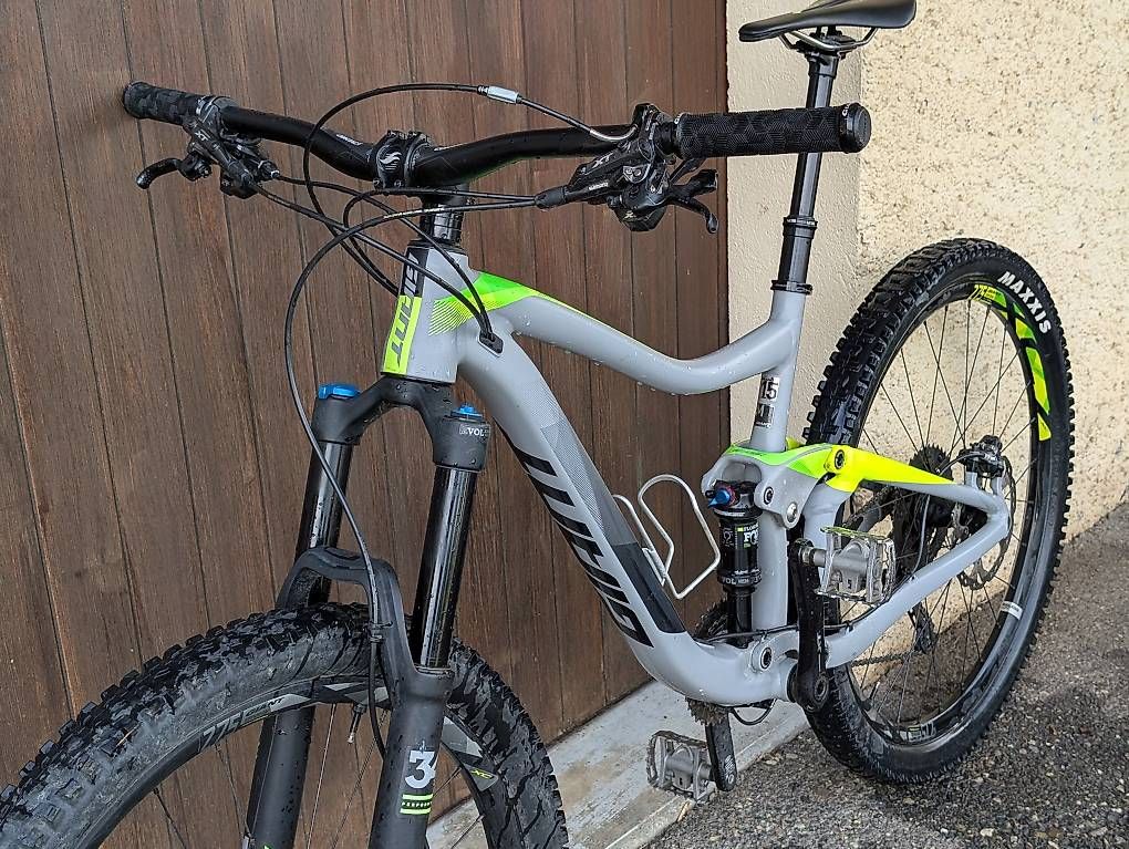 Vélos: Vélo tout suspendu Giant Taille M – D'occasion à Vevey par NikoSBZ
