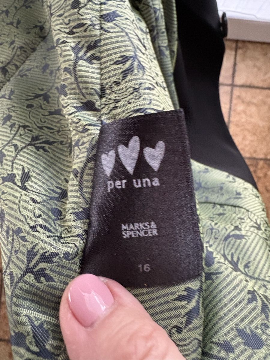 Giacche: Schicker Blazer von Marks&Spencer, Grösse 16, Schwarz! – Usato da Schnottwil venduto da eka_sk9q 4