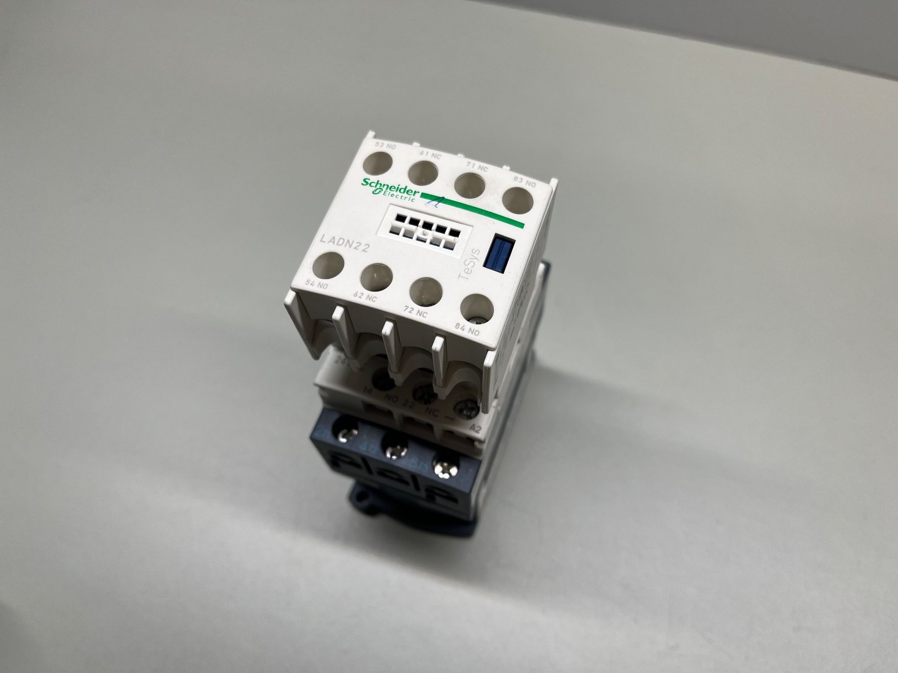 Schneider Elektronikbauteile: Lastschützen Konvolut 24V DC – Gebraucht aus Jenaz von Speedy350 3