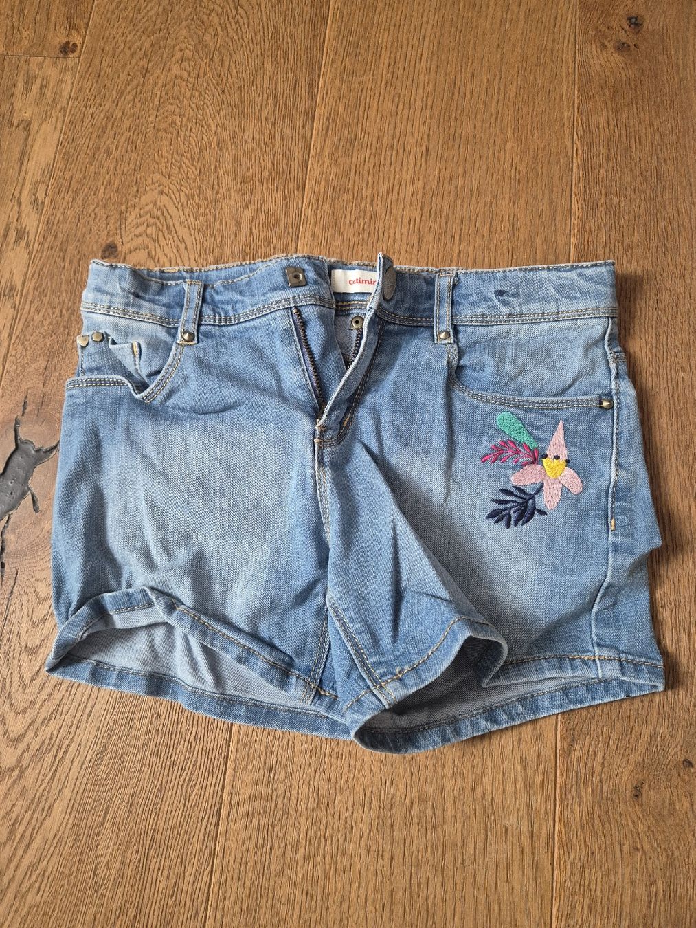 Catimini Pantaloni: catimini maedchen shorts Gr.140 – Usato da Ostermundigen venduto da Louhdezd