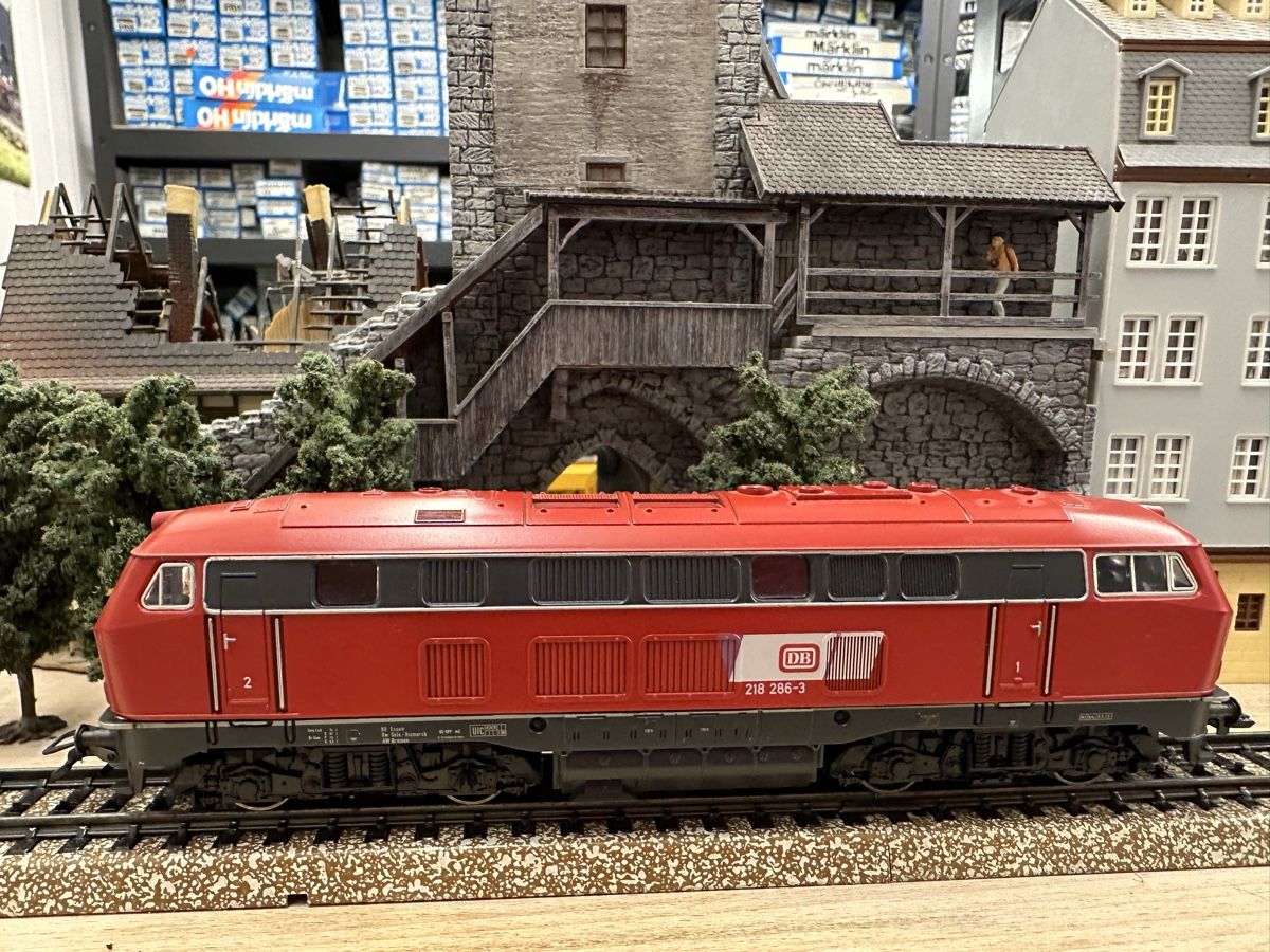 Märklin Modellini di ferrovie: Märklin 3479 DB BR 218 digital – Usato da Lupsingen venduto da New-Haven 1