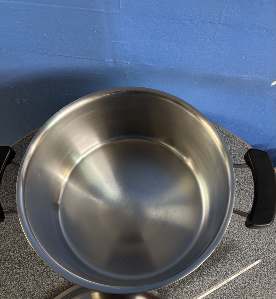 Pentole: Edelstahltopf mit Deckel – 25 cm Durchmesser. – Usato da Uster venduto da leone28 6