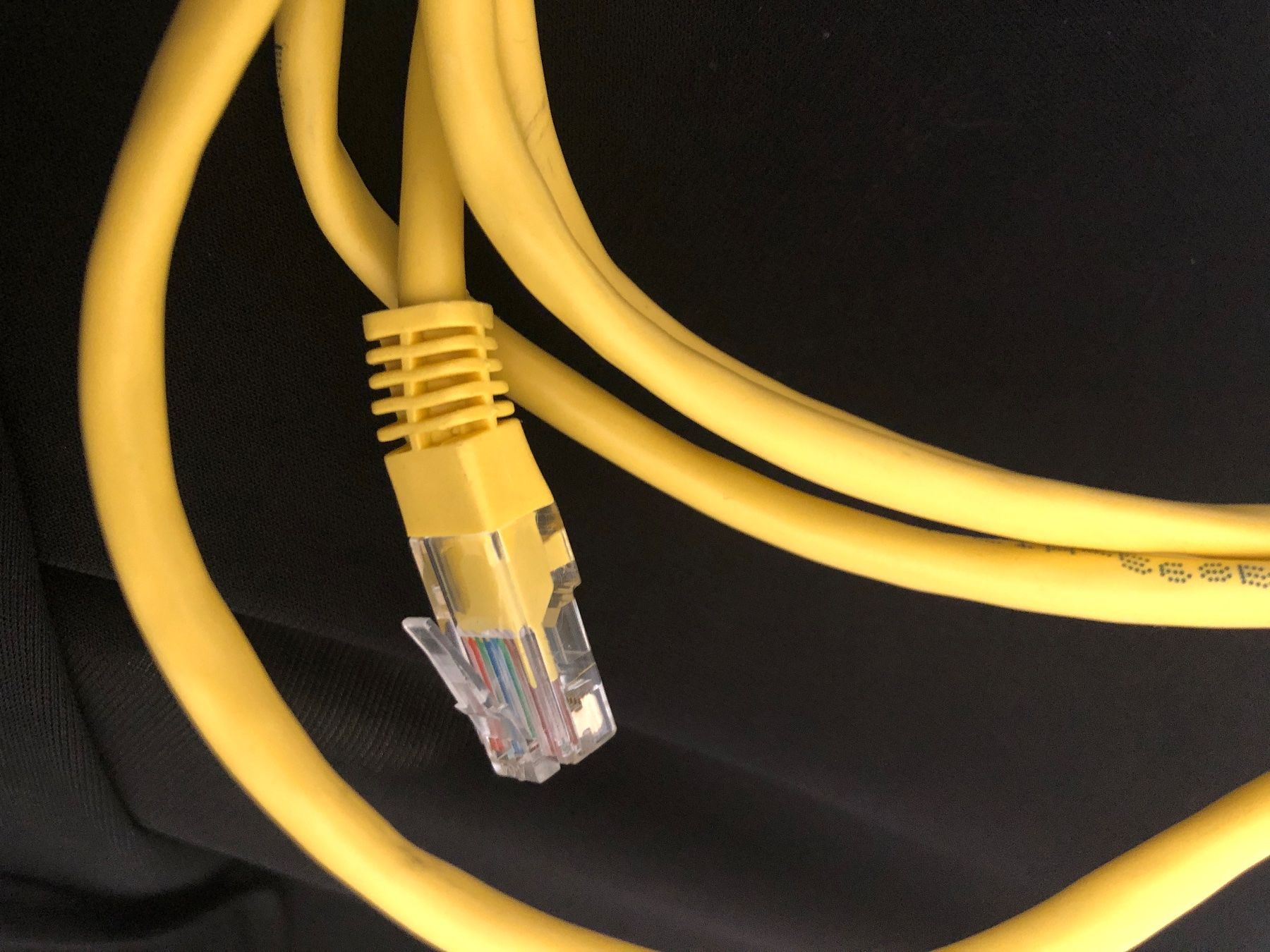 Cavi: Gelbes Netzwerkkabel, Ethernetkabel. – Usato da Arlesheim venduto da leyRum4.5 3