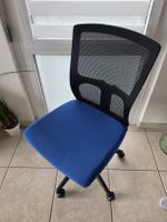 Chaise de bureau pivotante à dossier avec accoudoirs
