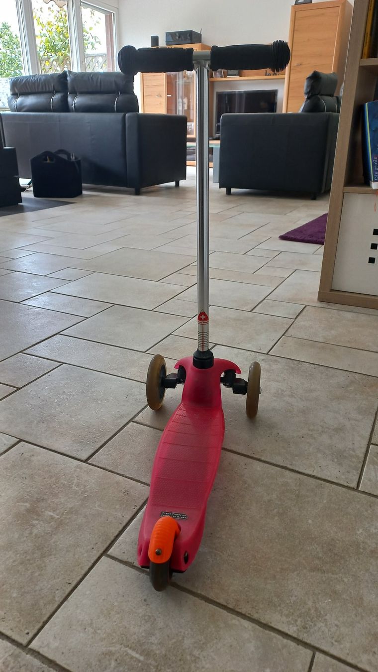 Micro Kickboard: Micro Mini Dreirad-Trotti – Usato da Bettlach venduto da dbkraehenbuehl 2