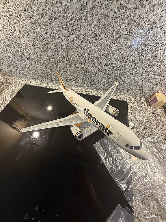 Airbus Kit di modellismo & Modellini statici: Malaysia Air Flugzeug 1:100 – Usato da Winterthur venduto da Calculating.Infinity 2