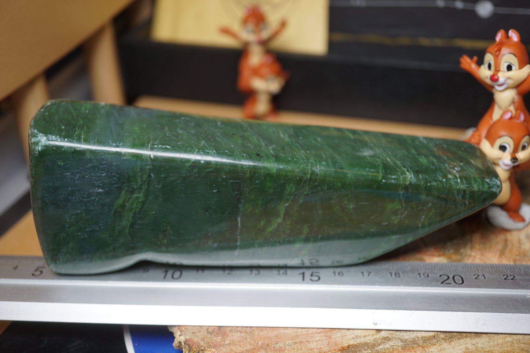 Minerali & Pietre curative: Nephrit  Jade Grosse Figur  16 cm x 5 cm – Nuovo e nell'imballaggio originale da Eschenbach SG venduto da topstone 1