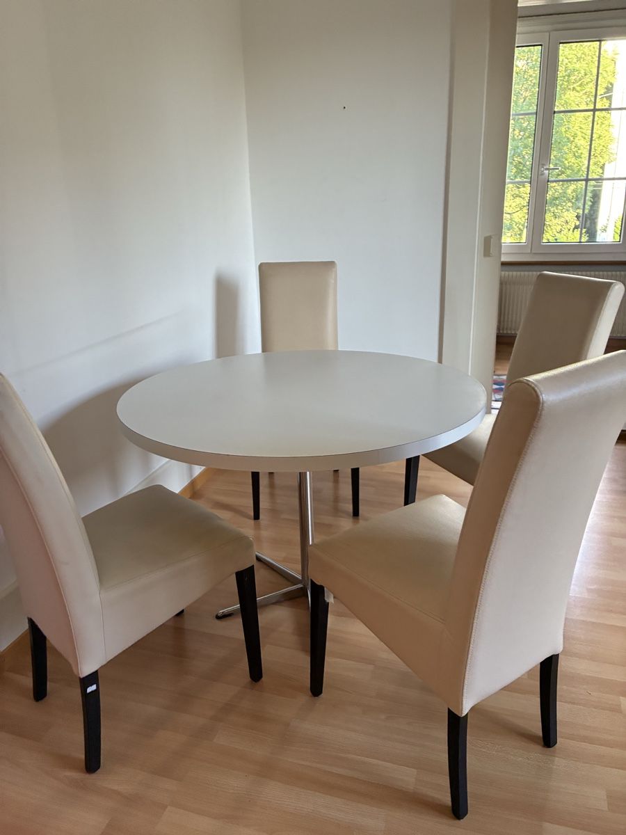 Set di tavolo e panche: GRATIS! Runder Tisch + 4 Stühle – Usato da Bern venduto da wisemagpie