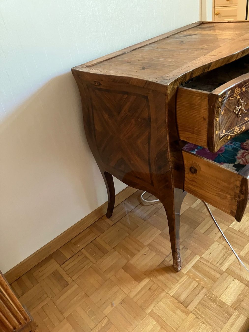 Cassettiere: Antike Barock-Kommode im Louis-XV-Stil – Usato da Bern venduto da schoenisache 6