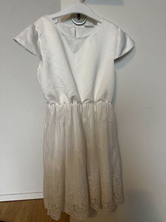 Weisses Kleid Grösse 122