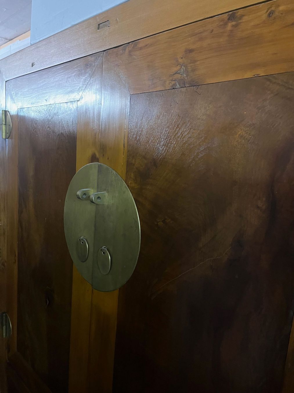 Armadi: Grosser Holzschrank | LIQUIDATIONSVERKAUF – Nuovo (secondo la descrizione) da Alpnachstad venduto da ann_9vpm 2
