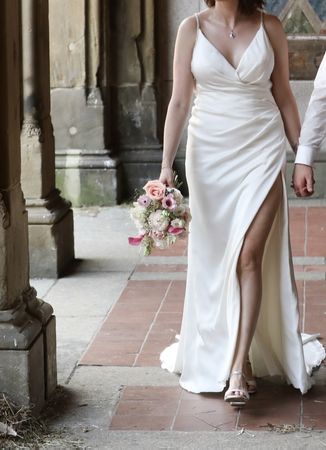 Wunderschönes, modernes Brautkleid sucht eine neue Braut 🤍