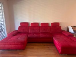 Grosse, rote Couch mit Schlaffunktion, Top Zustand!