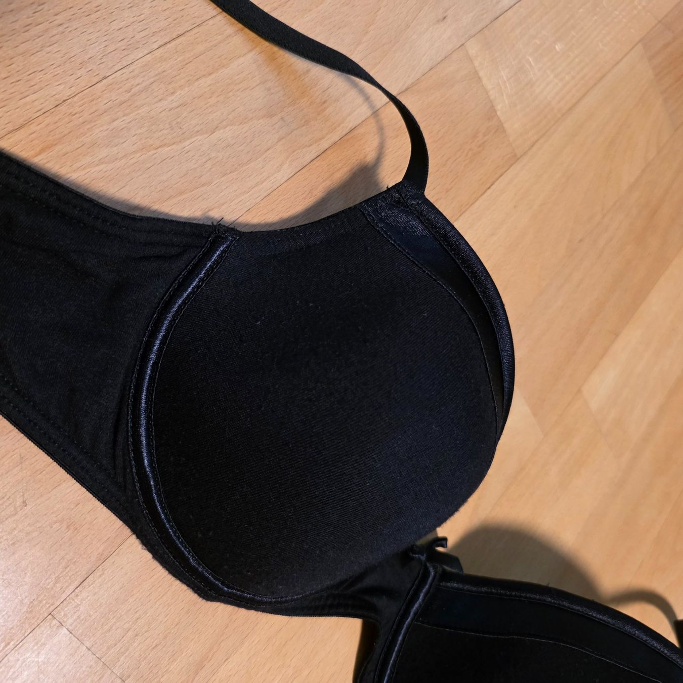 Altra biancheria intima: Schwarzer BH 85A basic getragen – Usato da Wald ZH venduto da CapLux 1