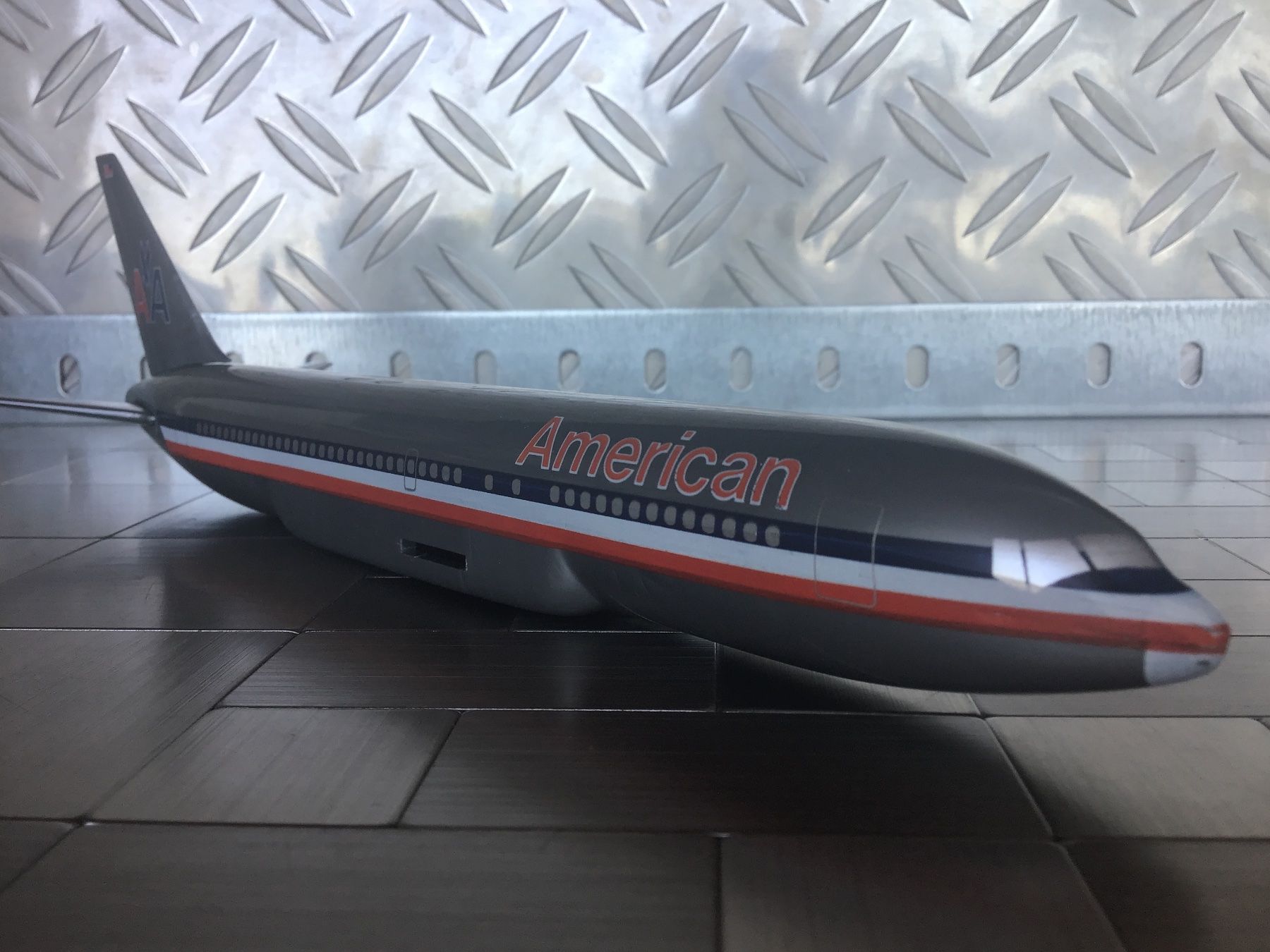 McDonnell Douglas Kit di modellismo & Modellini statici: AMERICAN  AIRLINES MCDONNEL DOUGLAS DC-10 – Usato da Männedorf venduto da Spezial-Modelle 2