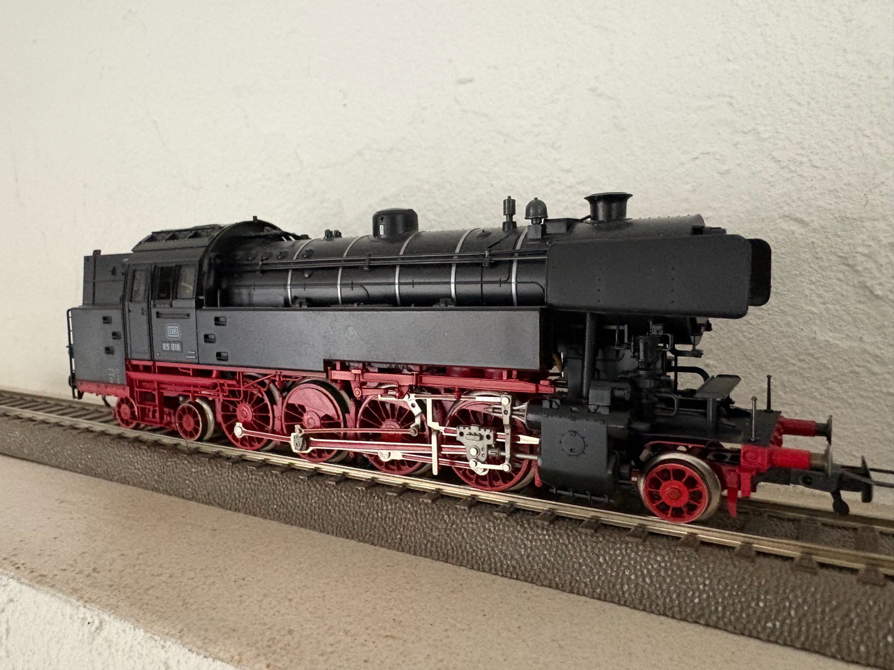 Fleischmann Modellini di ferrovie: Fleischmann DB Dampflok Br 65, Wechselstrom Digital, Neu ! – Nuovo (secondo la descrizione) da Dietikon venduto da Lascodi