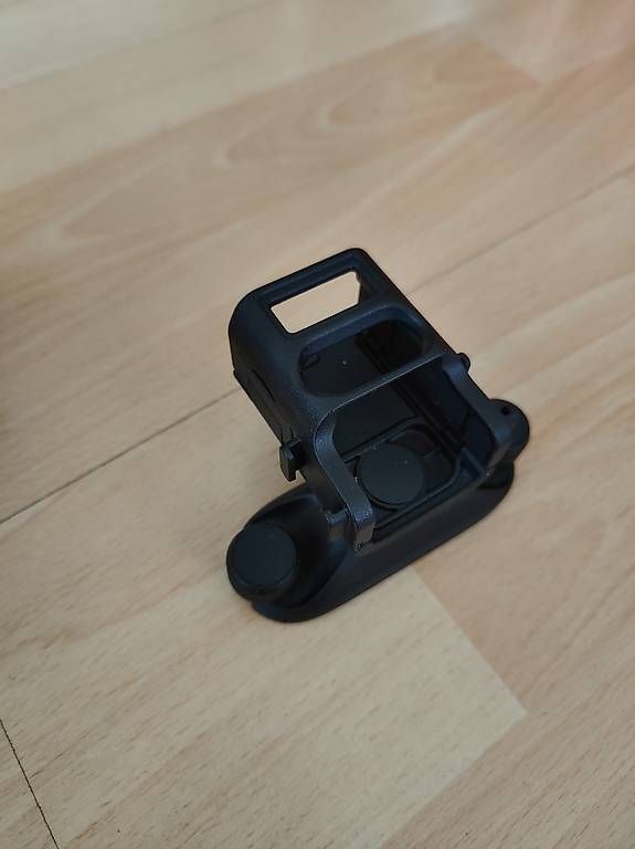 Treppiedi & Teste: Osmo Pocket 3 Schnellverschluss-Rucksackhalterung – Nuovo (secondo la descrizione) da Unterägeri venduto da sandaime 1