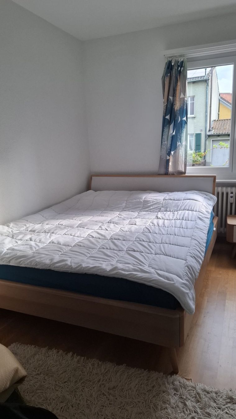 Pfister Letti: Doppelbett Buche mit passendem Nachttisch dazu – Usato da Bern venduto da hei_kk5n 4