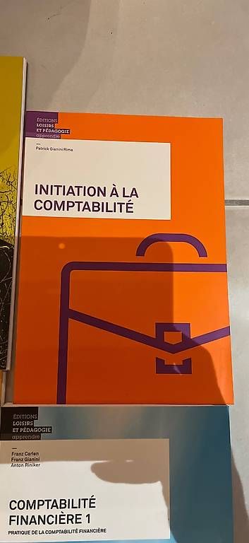 Livres: Comptabilité financière 1 et Initiation à la comptabilité  – D'occasion à Yverdon-les-Bains par car_xd5s 1