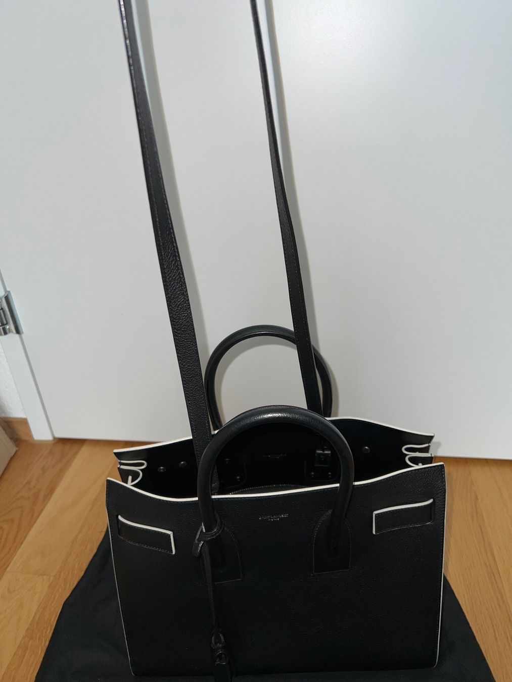 Saint Laurent Borse: Saint Laurent Sac de Jour Tasche – Usato da Klingnau venduto da Vdado 2