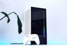 Mini Gaming PC / AMD Ryzen 7 & 16GB Grafik / 32GB 5TB / NZXT