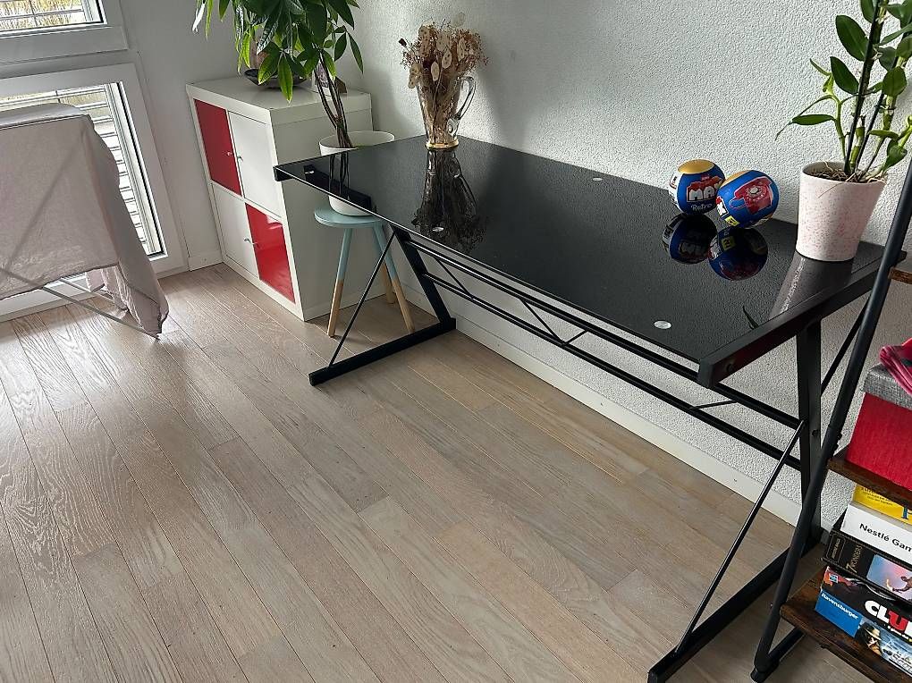 Scrivanie: Bureau en vitre noir – Usato da Crissier venduto da epostela 1