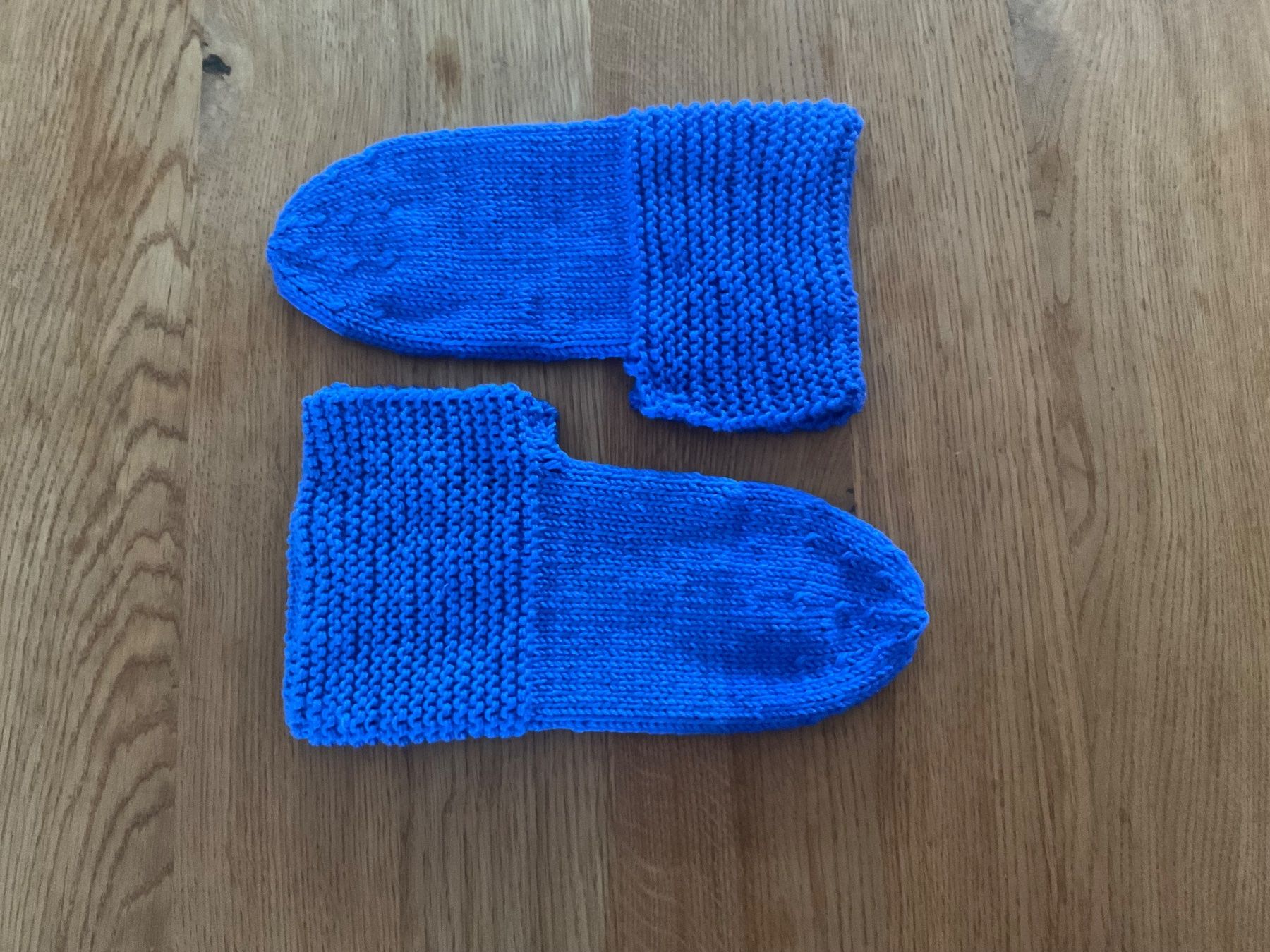 Calze: Handgestrickte Bettsocken Blau Gr. 42 – Nuovo (secondo la descrizione) da Wetzikon ZH venduto da FeeF