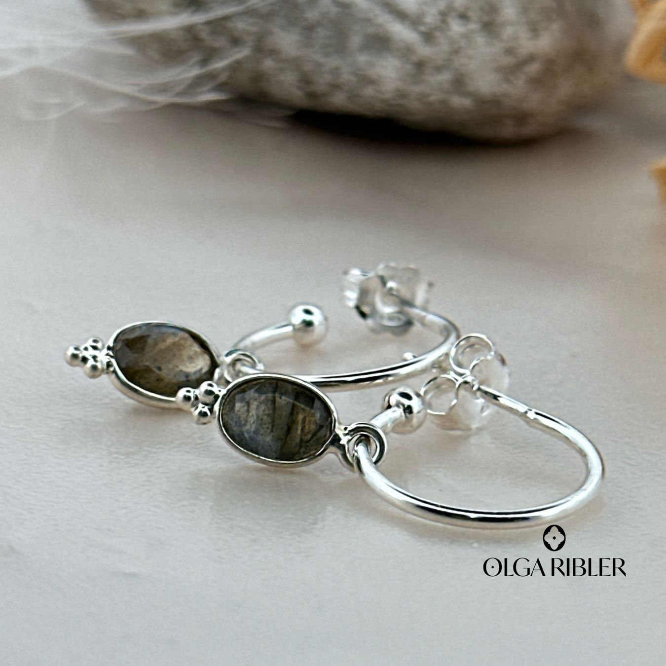 Olga Ribler Boucles d'oreille: Silberohrringe mit Labradorit – Neuf (Voir description) à Luzern par MonikaS03 3