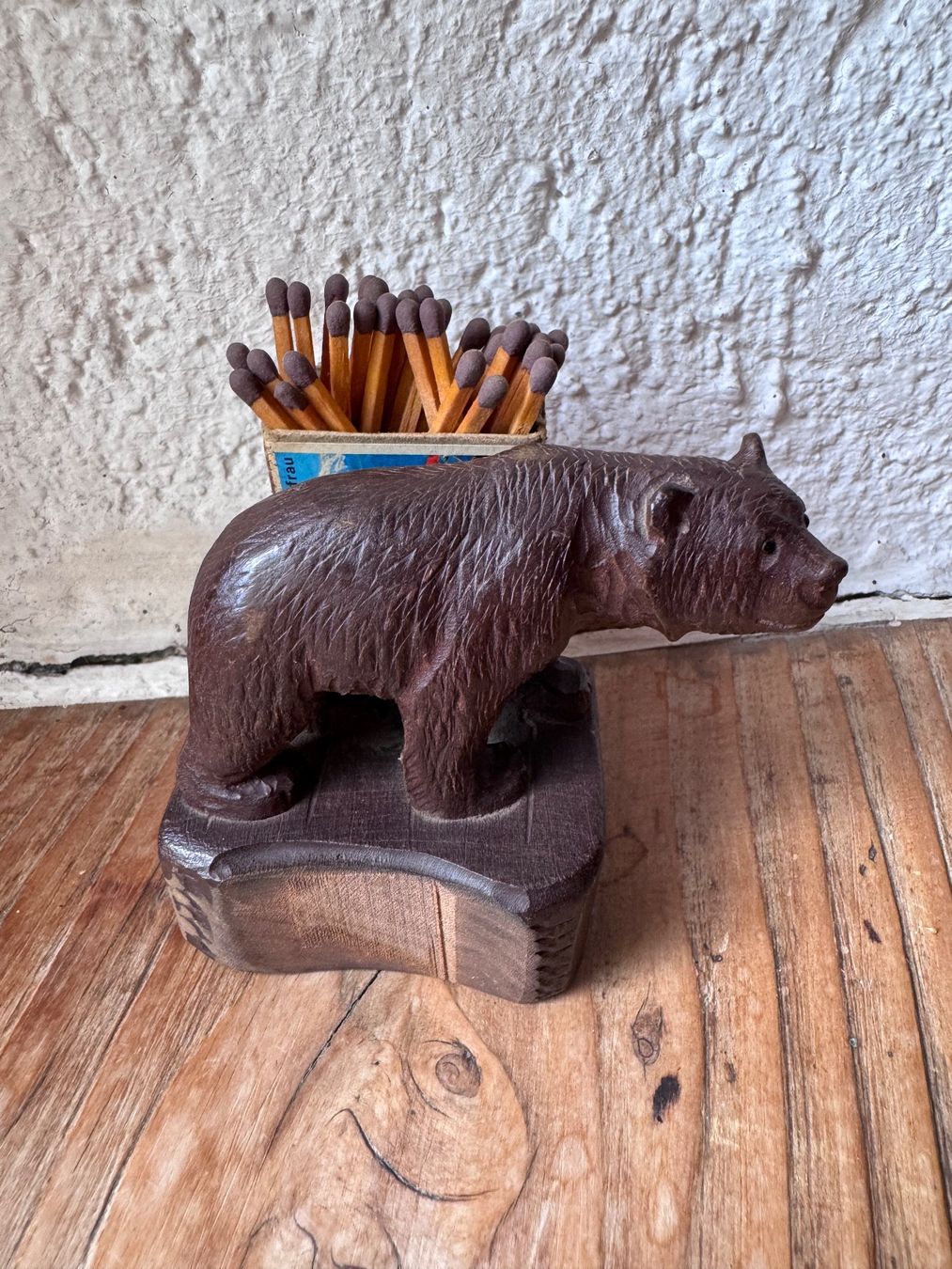 Skulpturen & Statuen: Brienzer Schnitzerei Streichholzhalter mit Bär – Gebraucht aus Glovelier von deepfunk