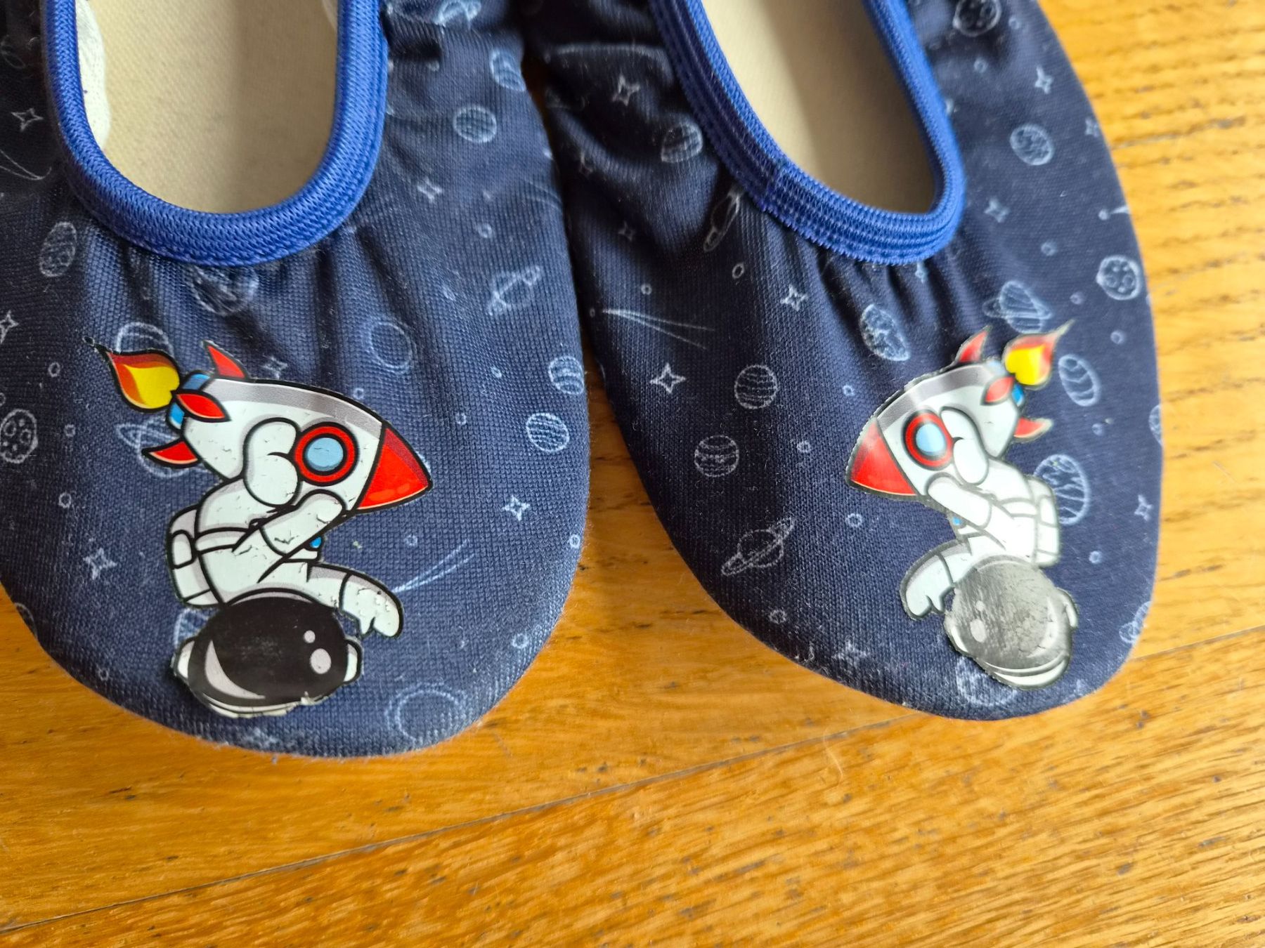 Scarpe per ragazzi: Turnschläppli Weltraum – Usato da Bern venduto da hirse03 1