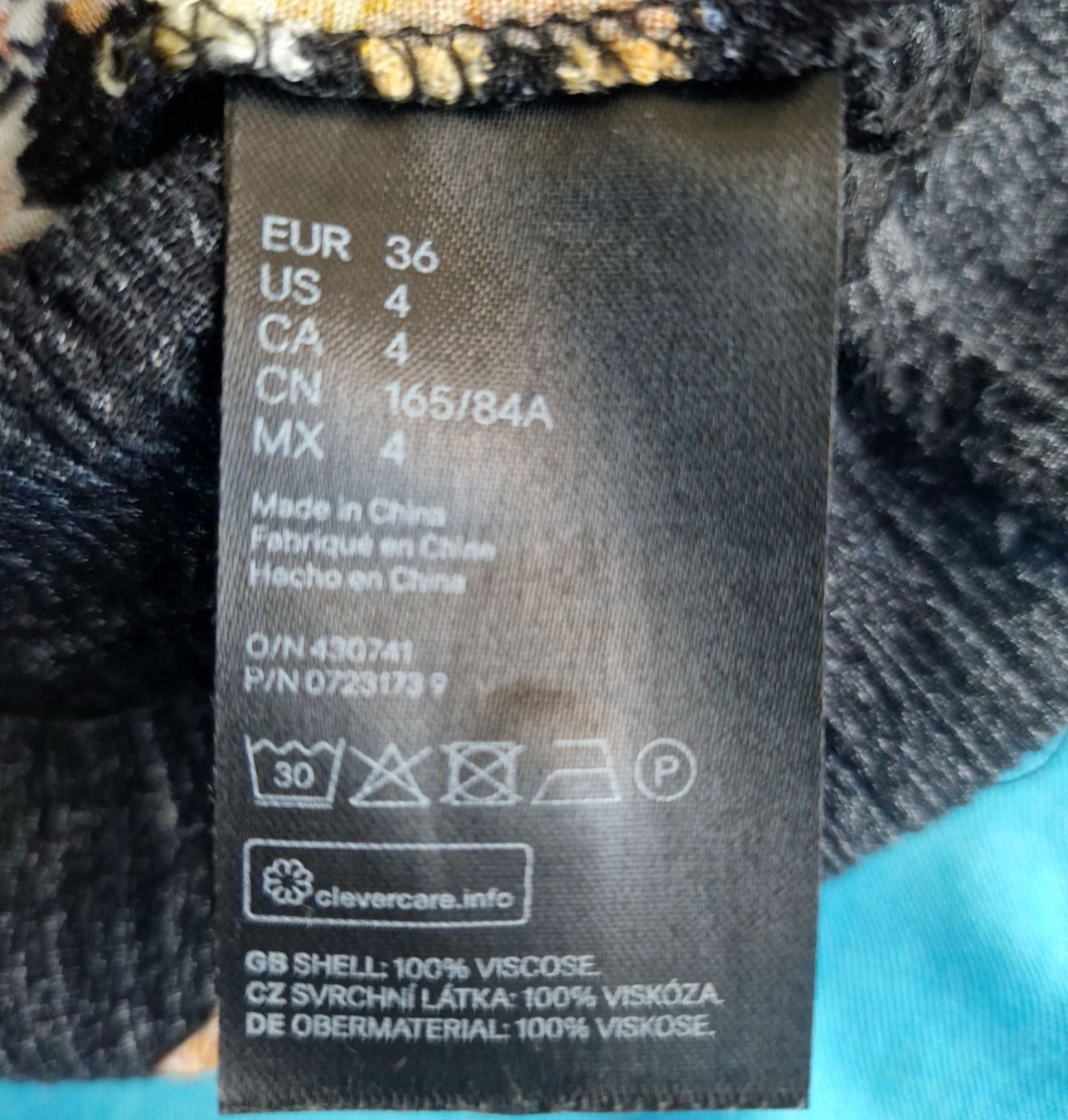 Top: Top donna nero floreale taglia 36 ottimo stato. – Usato da Volketswil venduto da agc_th5j 5