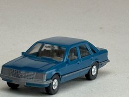 Opel Senator blau