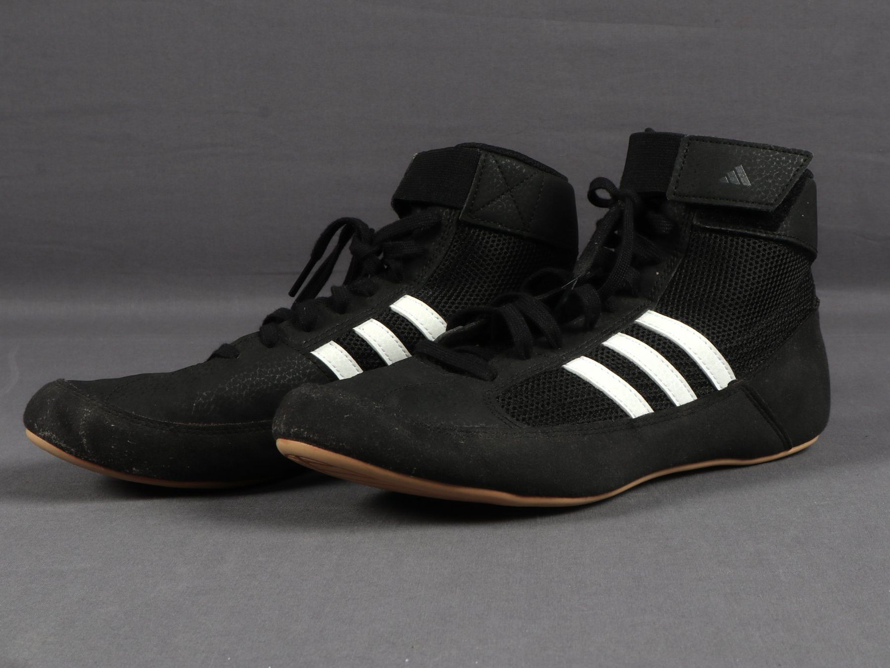 Adidas Chaussures femmes: ADIDAS-RINGERSCHUHE Schwarz Gr. 40 – D'occasion à Steinen par Restwert_Steinen