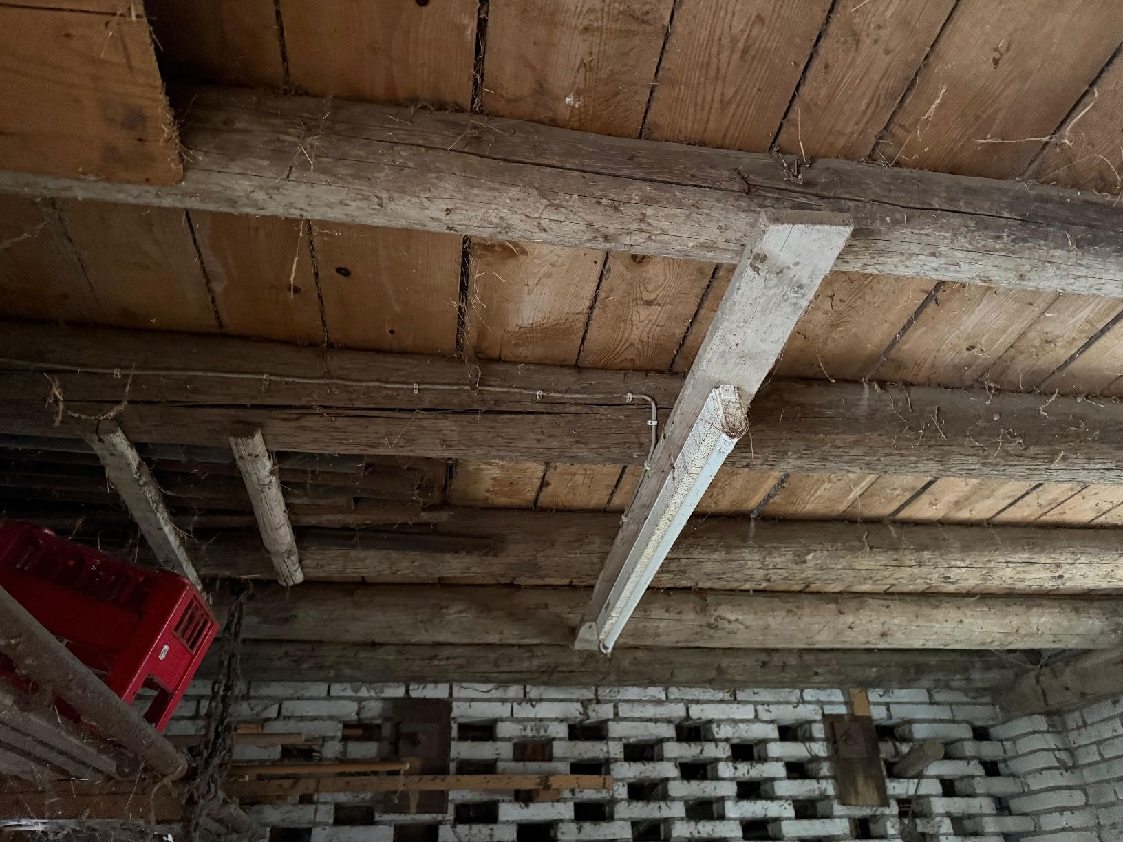 Articoli in legno: Holzbalken alt – Usato da Hägendorf venduto da pos_qw9l