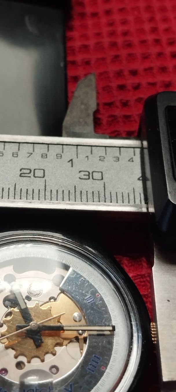 Swatch Orologi: montre automatique swatch récupérée – Usato da La Chaux-de-Fonds venduto da jac_9llg 6