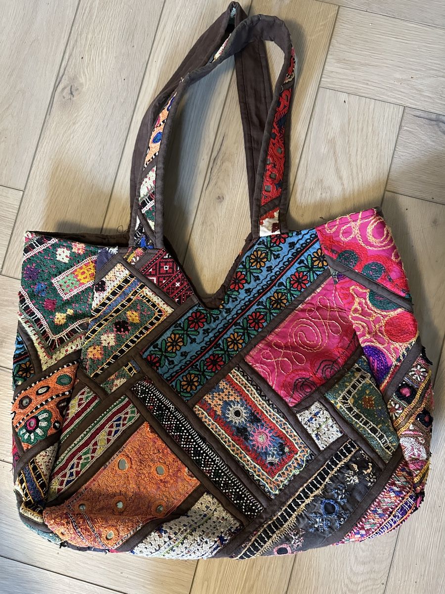 Taschen für Damen: Stofftasche Patchwork Design bunt mit Reissverschluss – Neu (gemäss Beschreibung) aus Wildberg von TradeMe 1