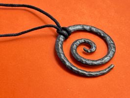 Halskette Spirale Anhänger mit Lederband