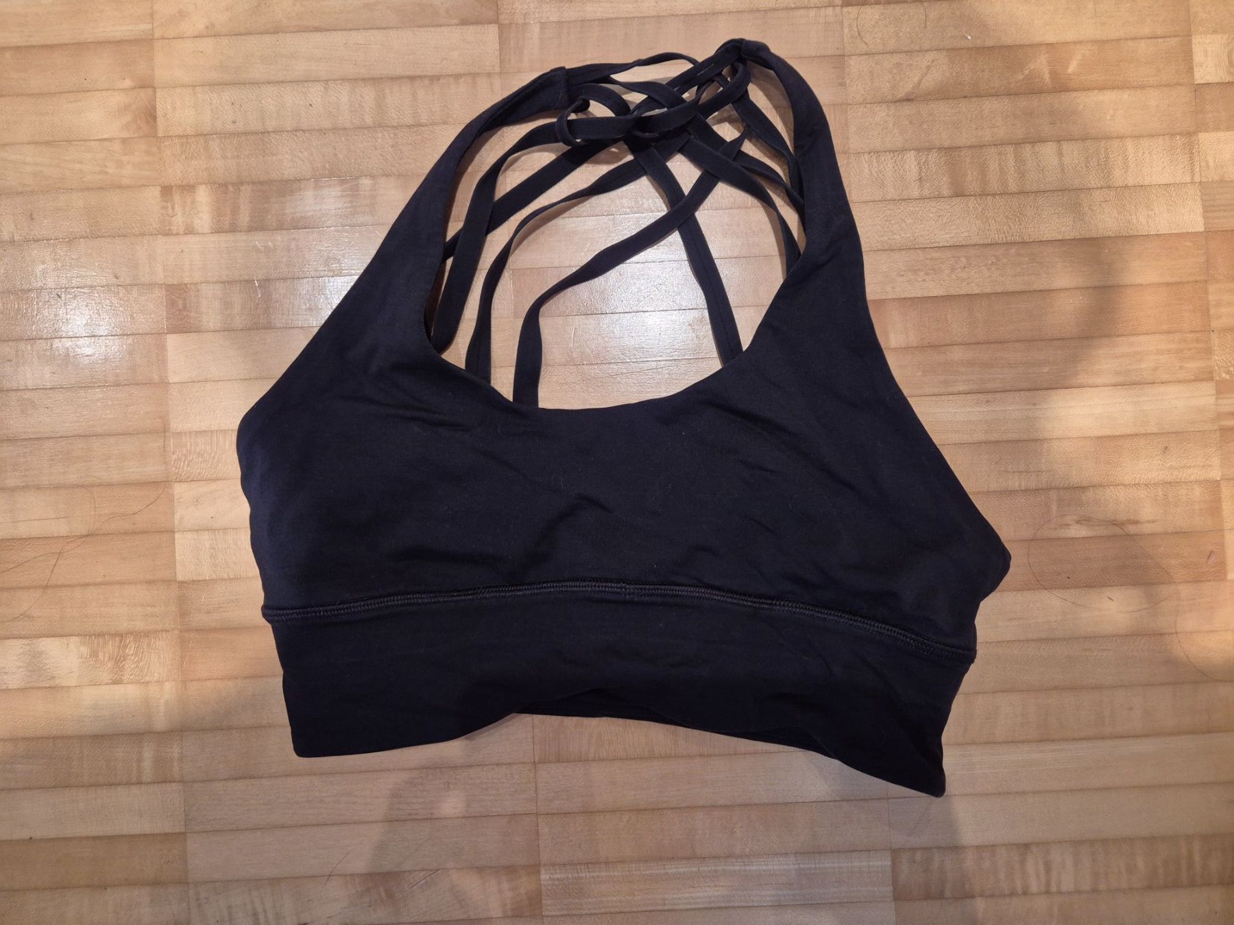 Lululemon Tops: Lululemon Sport Bra – Gebraucht aus Niederwil SG von javatux