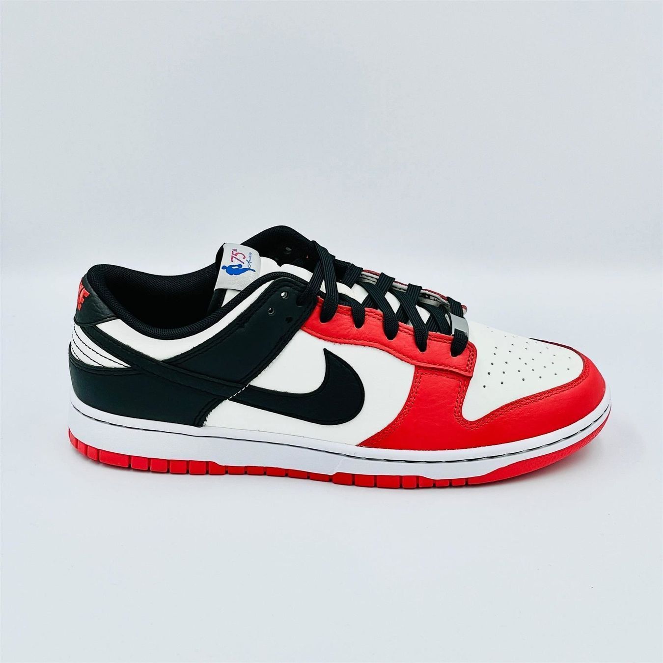 Nike Scarpe da uomo: Nike Dunk Low EMB NBA EU 44 – Nuovo e nell'imballaggio originale da Erlinsbach venduto da sasneakers 1