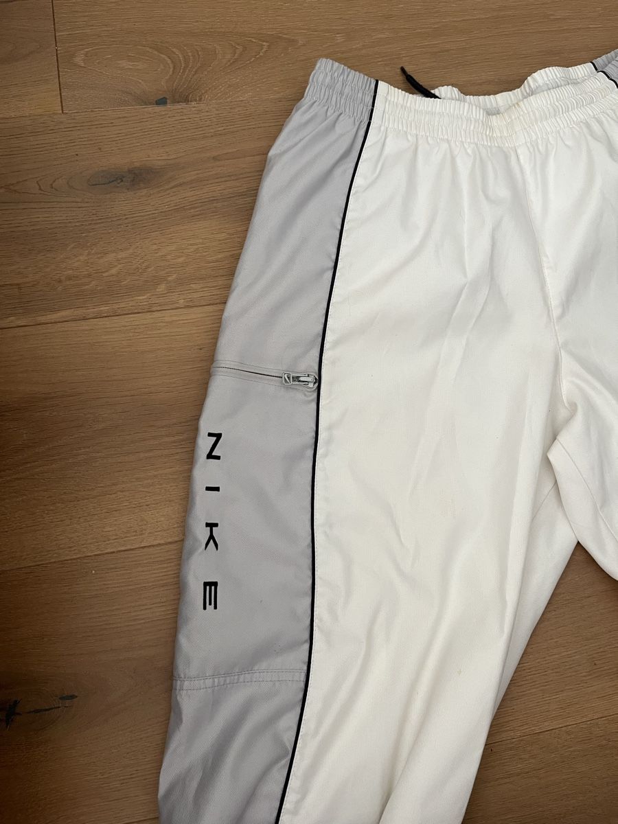 Nike Pantaloni: Nike Trackpant (y2k) – Usato da Balzers venduto da liv_wzl8 1