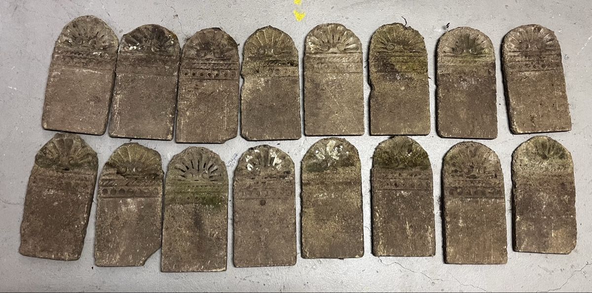 Rivestimenti per pavimenti: 16 Stk. antike Rasenrandplatten – Usato da Sirnach venduto da Gozogo