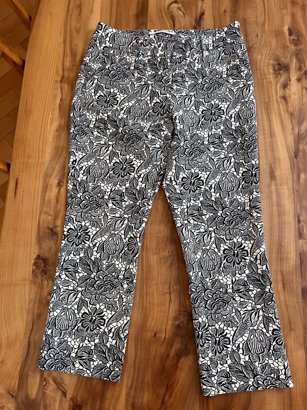 Pantaloni: sehr schöne,gemusterte  Hose – Usato da Bern venduto da sturmmoewe