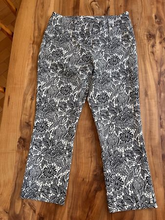 sehr schöne,gemusterte  Hose