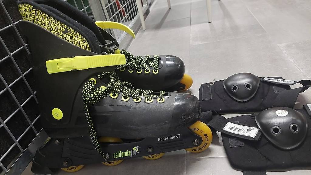 Pattini in linea & Pattini a rotelle: Rollerblade / Inlineskates – Usato da Thalwil venduto da sim_ccz6