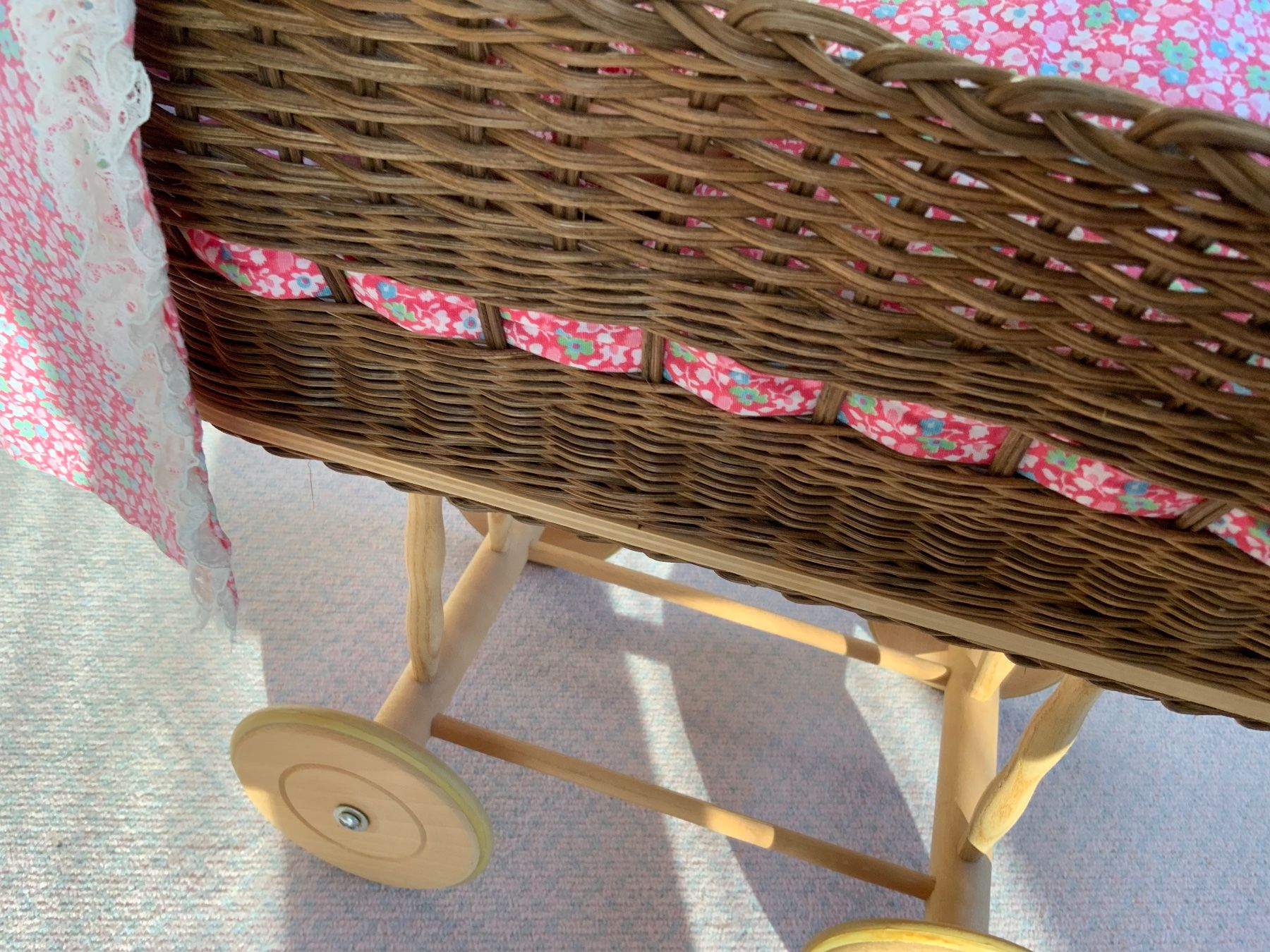 Puppenwagen: Herziger Puppen-Stubenwagen – Gebraucht aus Kreuzlingen von son_8cwm 5