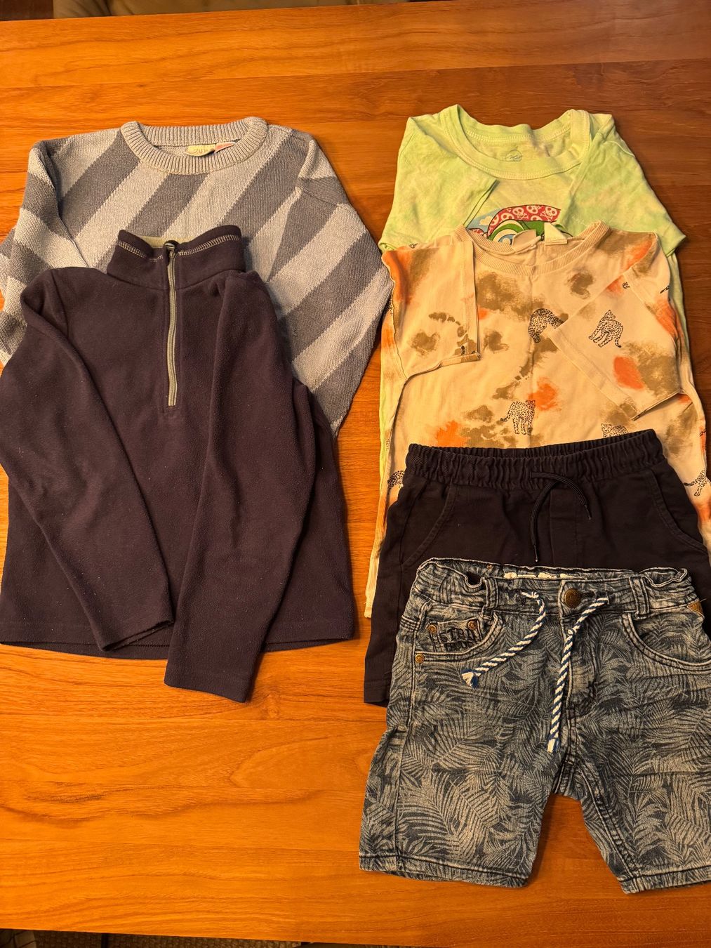 Lotti & Set di vestiti: Kleiderpack Gr. 110 – Usato da Horgen venduto da delakowi