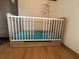 Kinderbett Holzoptik mit Schublade