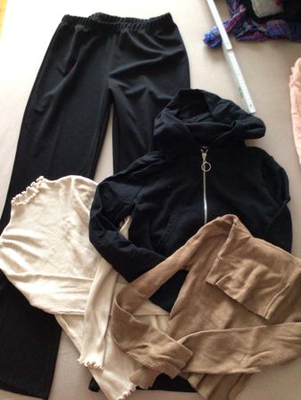 Hose, 2 Strickpulli & Kapuzenjacke, Grösse M/L
